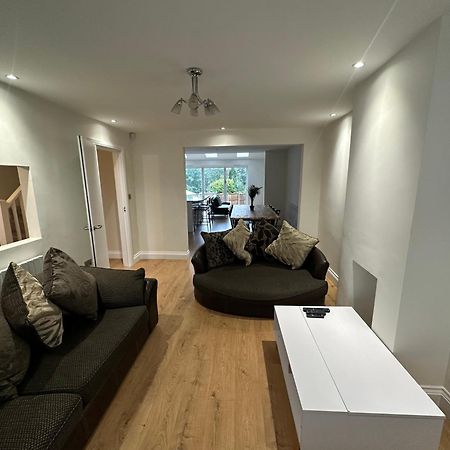 5 Bedroom House In Orpington Esterno foto