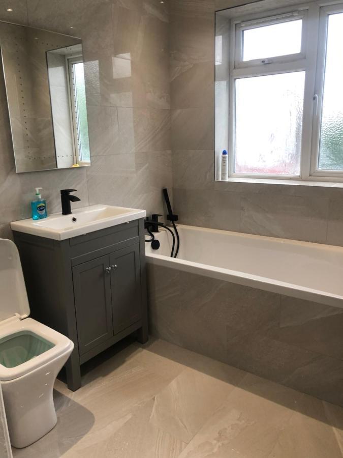 5 Bedroom House In Orpington Esterno foto