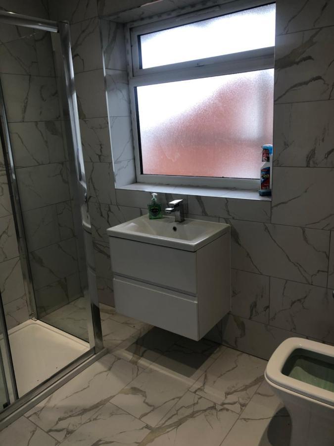 5 Bedroom House In Orpington Esterno foto