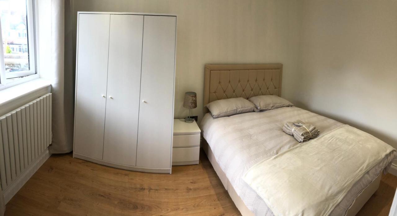 5 Bedroom House In Orpington Esterno foto