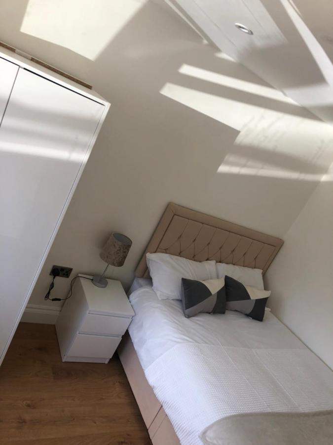 5 Bedroom House In Orpington Esterno foto