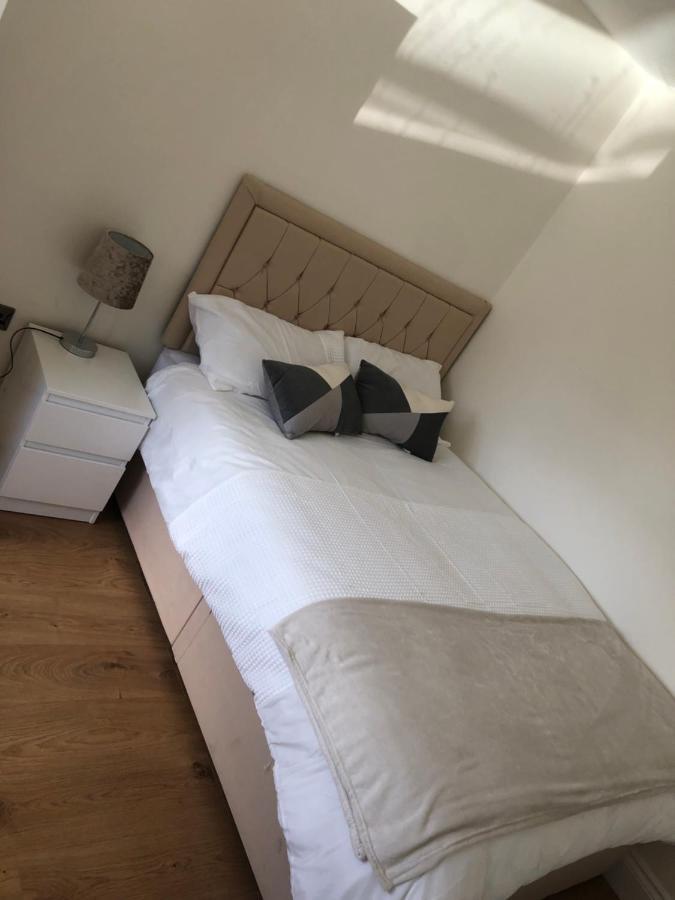 5 Bedroom House In Orpington Esterno foto