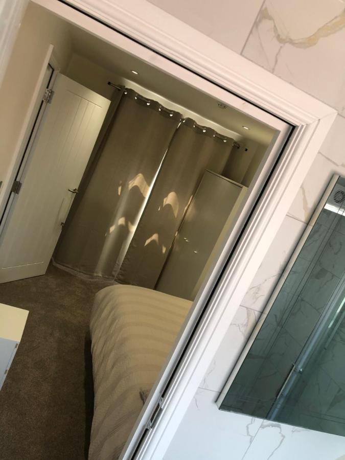 5 Bedroom House In Orpington Esterno foto