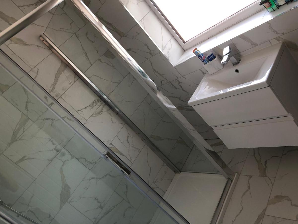 5 Bedroom House In Orpington Esterno foto