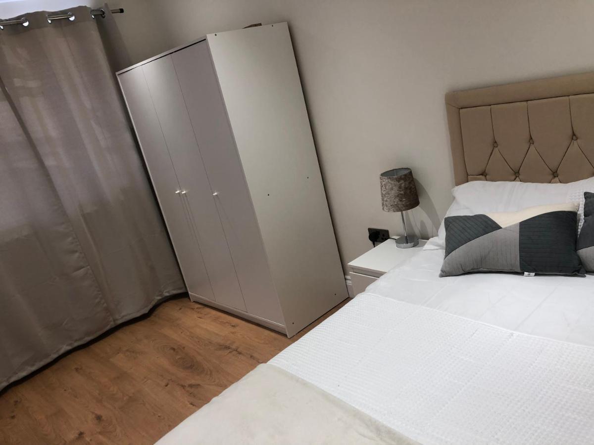 5 Bedroom House In Orpington Esterno foto