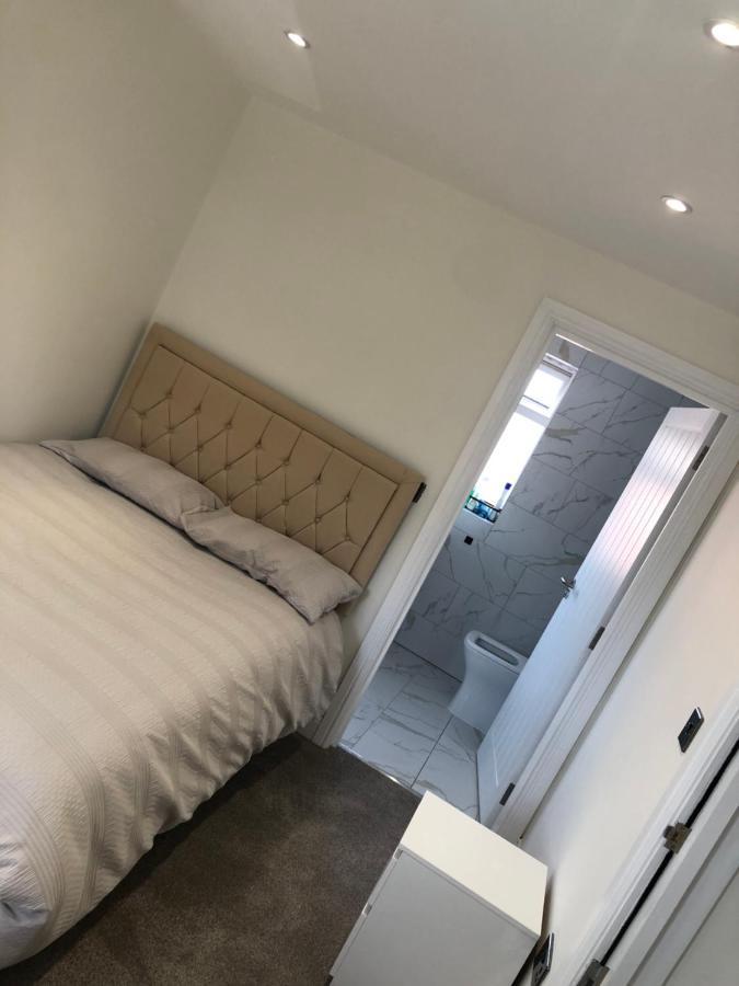 5 Bedroom House In Orpington Esterno foto