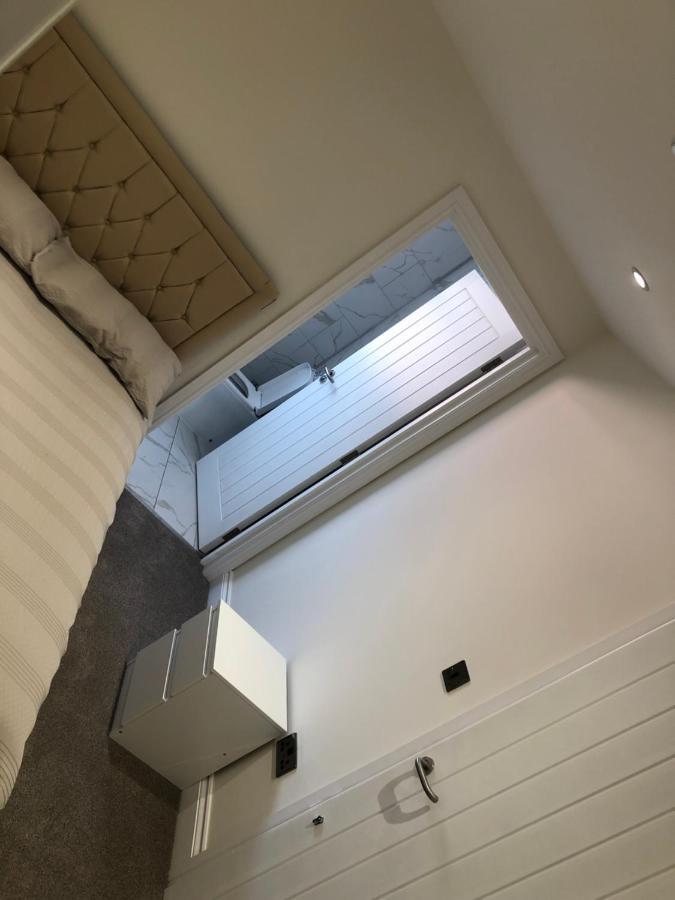 5 Bedroom House In Orpington Esterno foto