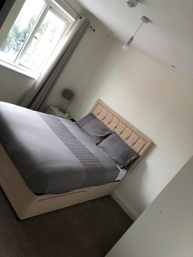 5 Bedroom House In Orpington Esterno foto