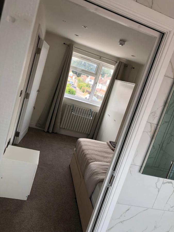 5 Bedroom House In Orpington Esterno foto