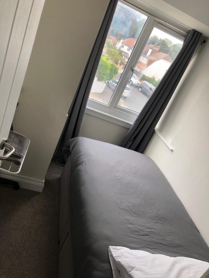 5 Bedroom House In Orpington Esterno foto