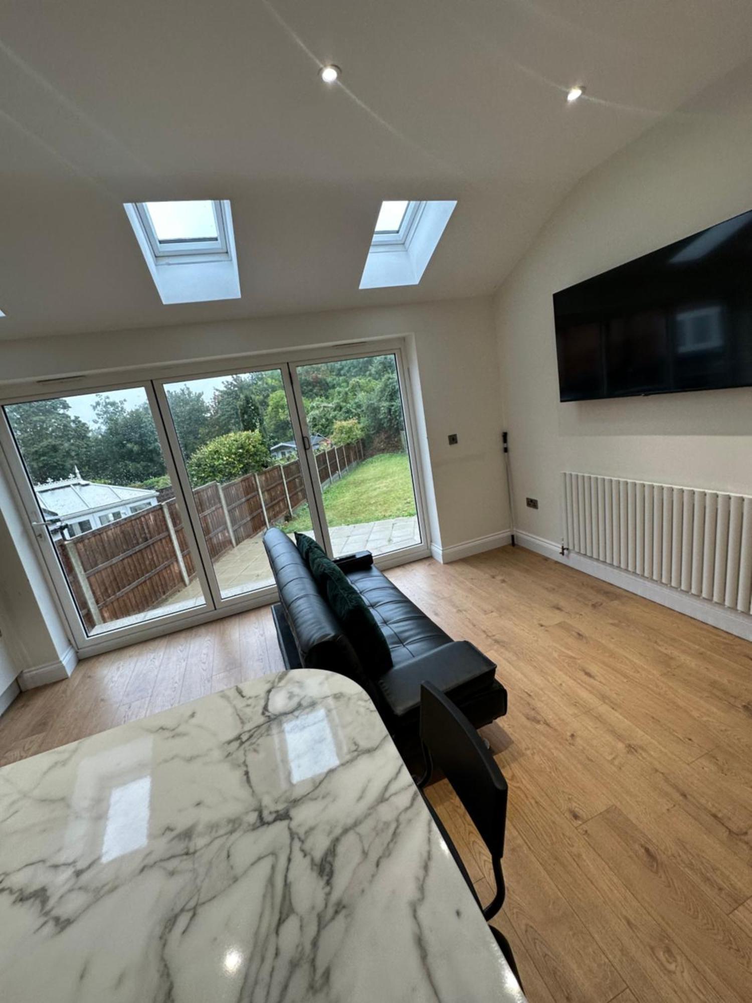 5 Bedroom House In Orpington Esterno foto